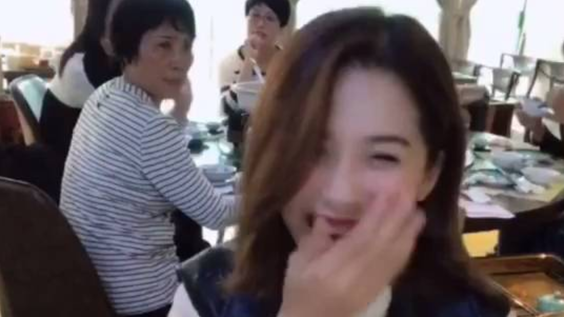 小姐姐,你这笑声,吓坏了隔壁老王